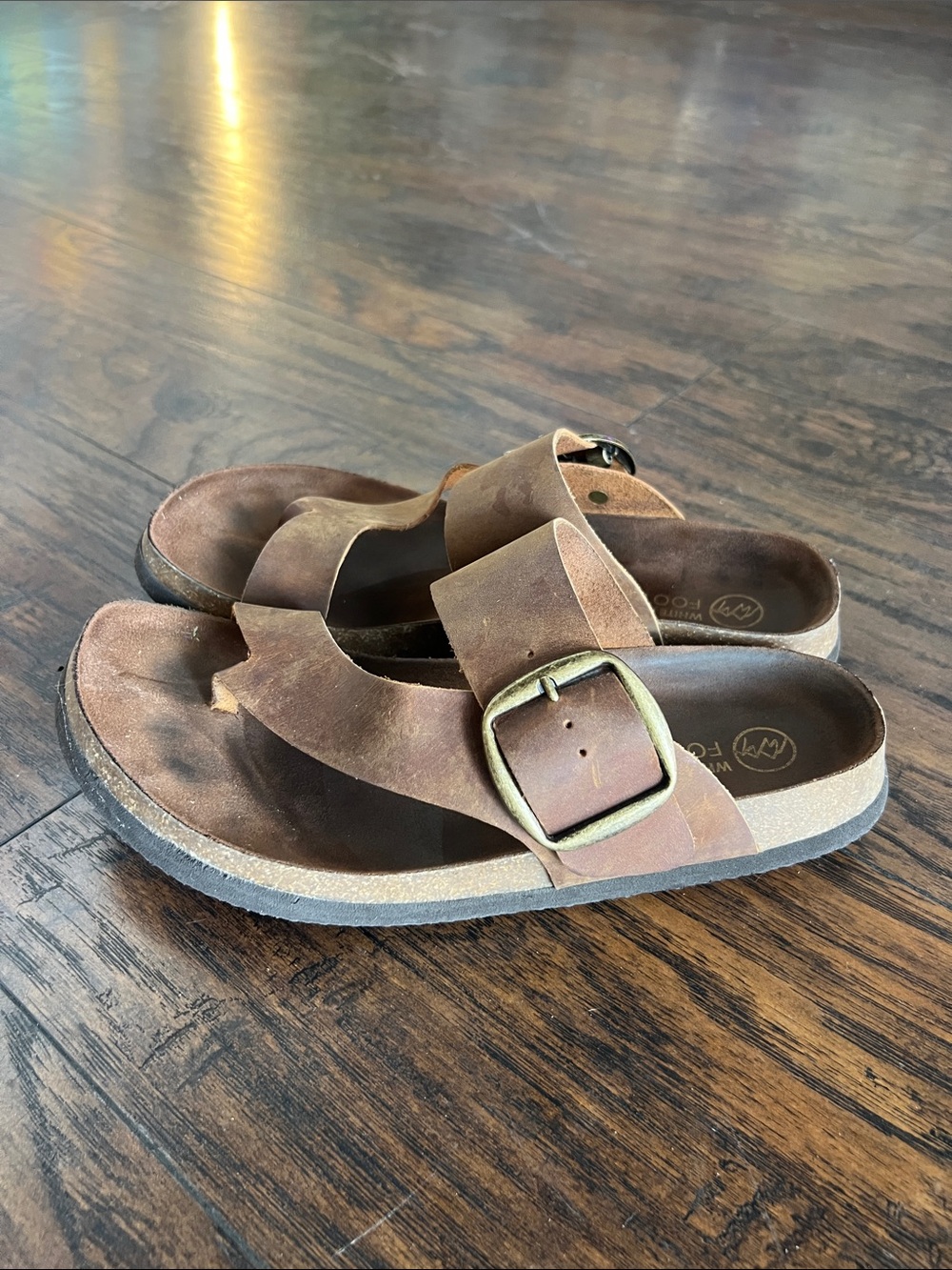 White Mountain woman’s Big Buckle Harley Footbed Leather sandal size 8